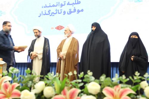تجلیل از طلاب موفق