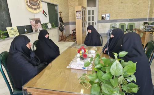 بازدید مدیر جامعه الزهرا از بخش های آموزشی (1)