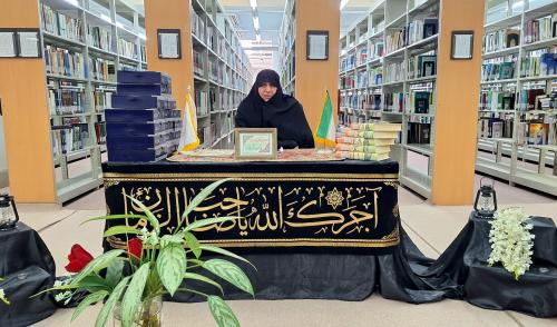 خانم برقعی کتابخانه1