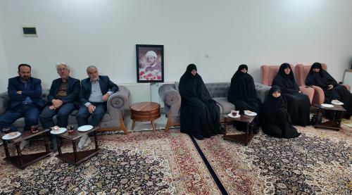 دیدار مدیر جامعه الزهرا با خانواده شهید مالامیری (7)