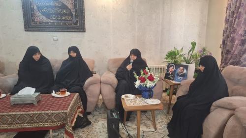 دیدار مدیر جامعه الزهرا با خانواده شهیدان کرباسی و زاهدی
