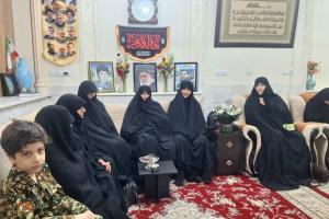 دیدار مدیر جامعه الزهرا با خانواده شهید قلعه نوعی