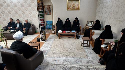 دیدار مدیر جامعه الزهرا با خانواده شهید باقری (5)