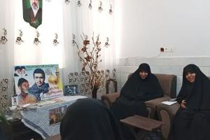 دیدار مدیر جامعه الزهرا سلام‌الله‌علیها با خانواده شهید قربانی