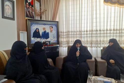 مدیر جامعه الزهرا و خانواده شهید حسنی سعدی 