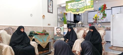 دیدار مدیر جامعه الزهرا سلام‌الله‌علیها با خانواده شهید عطری